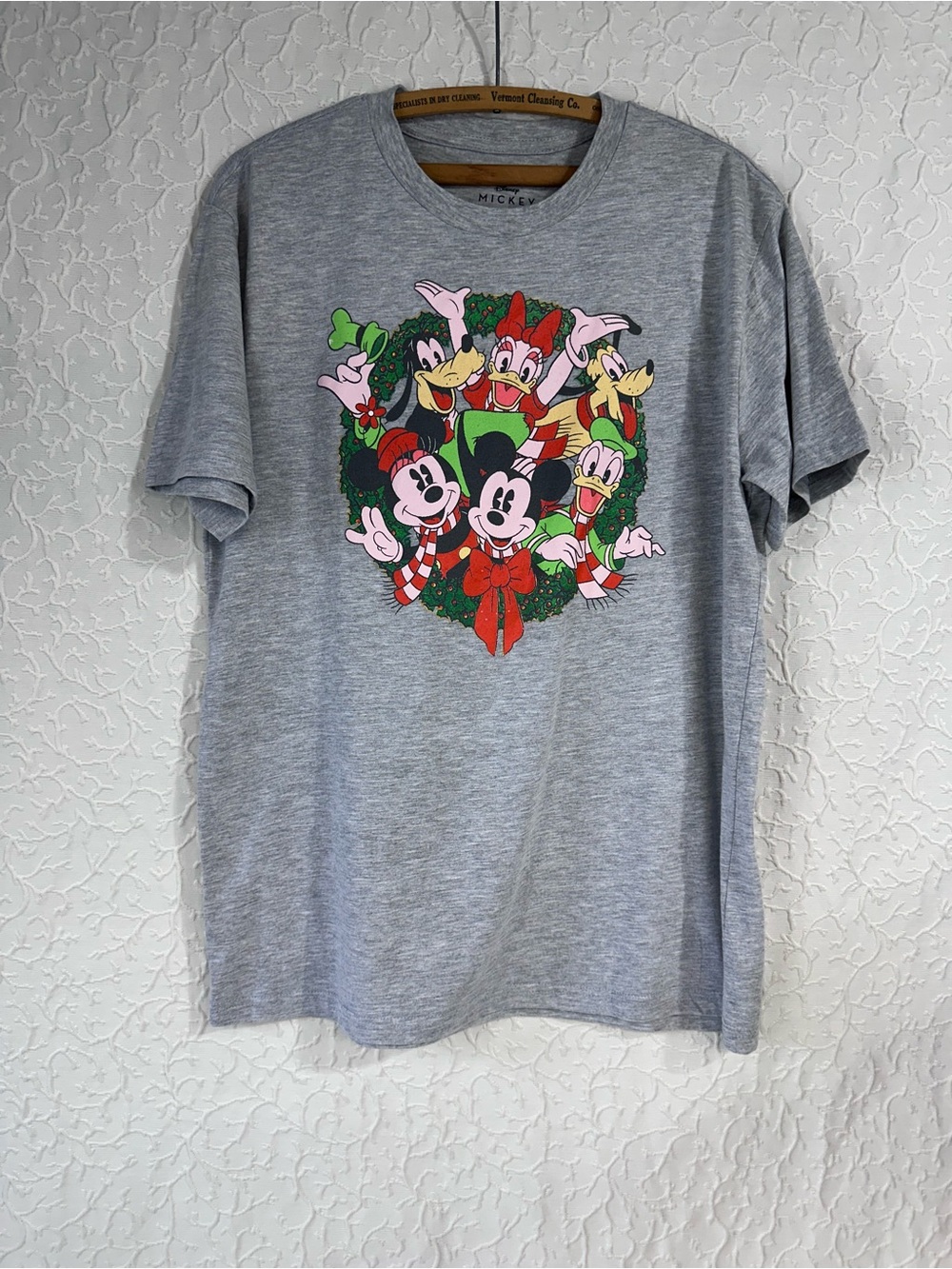 Walt Disney World Mickey & Friends Christmas Wreath Women T-Shirt gray Sz L VGC